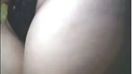 بچه ناز خودش را با ی ...