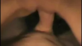 شخص یک اسباب بازی پر ...