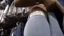 زن آسیایی به دانلد ف ...